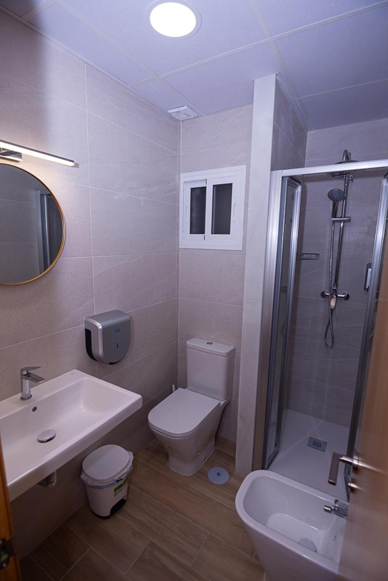 Hostal Guillot ตอร์เรโมลิโนส ภายนอก รูปภาพ