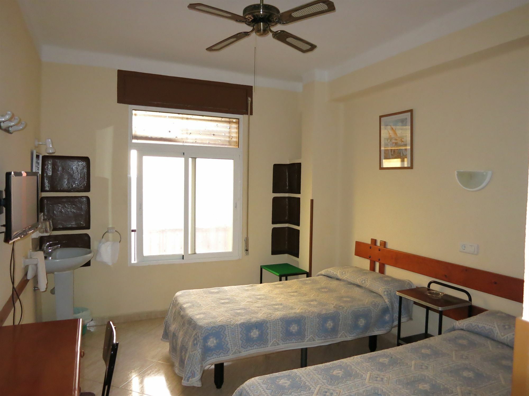 Hostal Guillot ตอร์เรโมลิโนส ภายนอก รูปภาพ