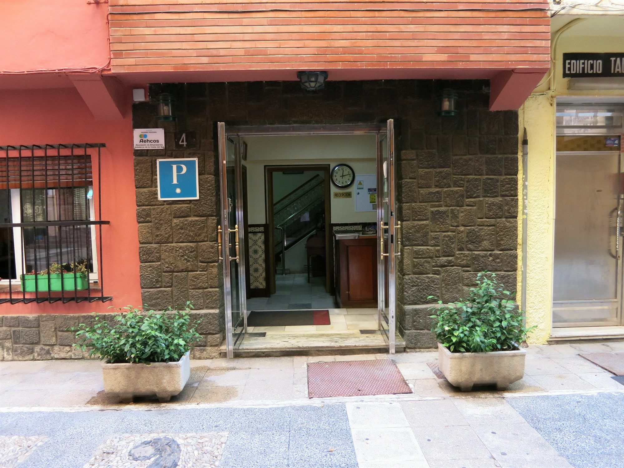 Hostal Guillot ตอร์เรโมลิโนส ภายนอก รูปภาพ