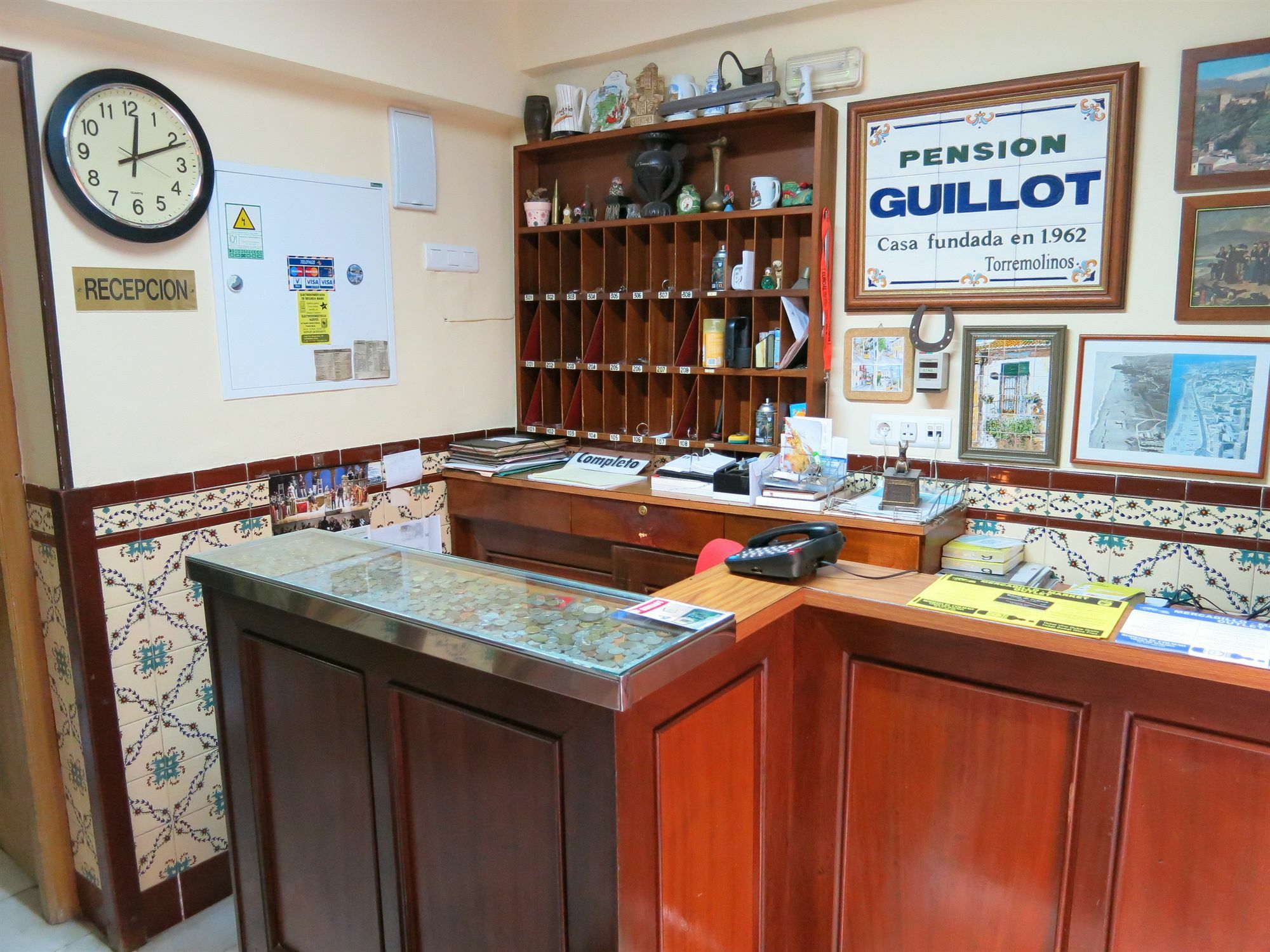 Hostal Guillot ตอร์เรโมลิโนส ภายนอก รูปภาพ