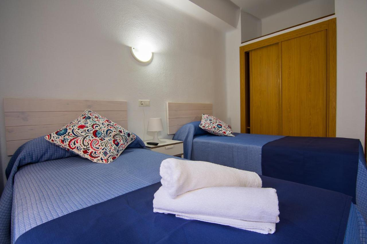 Hostal Guillot ตอร์เรโมลิโนส ภายนอก รูปภาพ