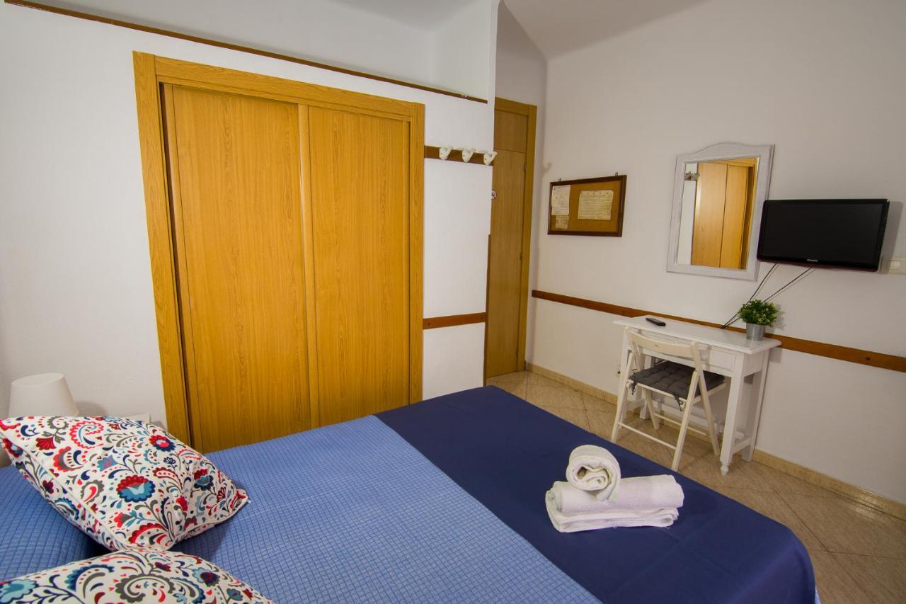 Hostal Guillot ตอร์เรโมลิโนส ภายนอก รูปภาพ